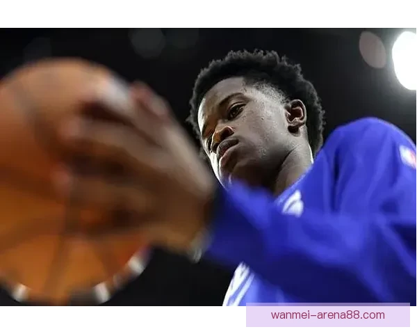 小伙子勇气可嘉埃奇库姆怒批裁判遭吹技术犯规