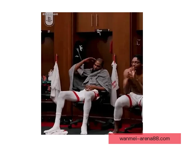 火箭更衣室泼水庆祝杜兰特超越乔丹 赤膊领取比赛用球回忆经典时刻